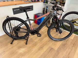 Crussis E-Guera 9.10 so silným motorom Panasonic GX Ultimate, 900wh batériou, vidlicou Rock Shox a sadou Sram 1x12 Eagle....