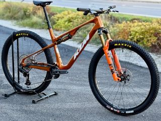 Hľadáš niečo jedinečne? Máme tu KTM Scarp Evo III MT v dizajne z limitovanej edície Paris. Špeciálne fabrické lakovanie,...